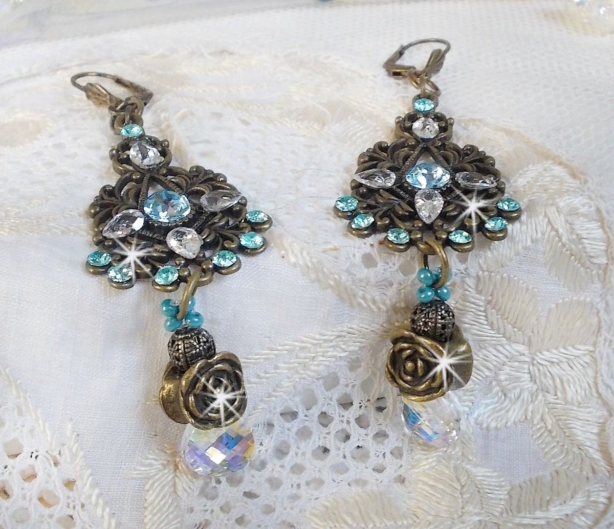 BO Lady in Blue monterad med Swarovski-kristaller och zirkonium med bronstillbehör