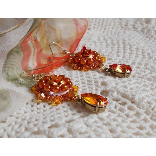 BO Lady in Orange broderad med Swarovski Tangerine kristaller, fröpärlor och bohemiska glaspärlor.