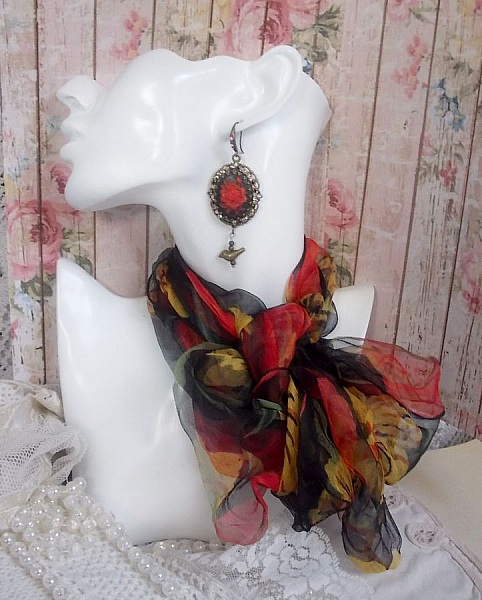 BO Loly Roses skapad med harts cabochons, kristall strass kedja med brons tillbeh&ouml;r