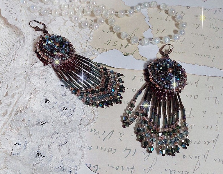 BO Long Brown Picasso broderad med Swarovski-kristaller, glasfacetter, hornsl&auml;ndor och rocailles.