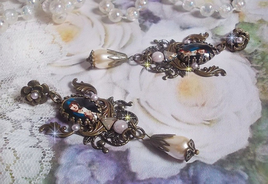 Boucles d'oreilles artisanales Madone avec perles et détails bronze.