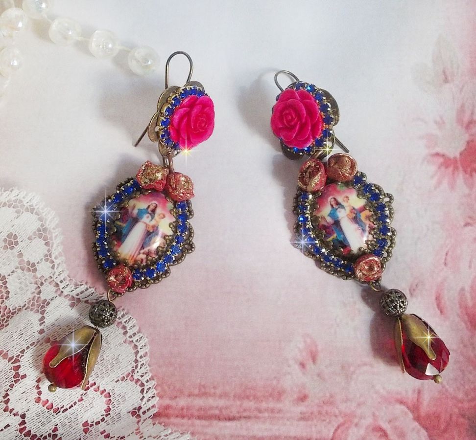 BO Maria och Jesus skapade med harts cabochons, röda facetterade päron och olika tillbehör.