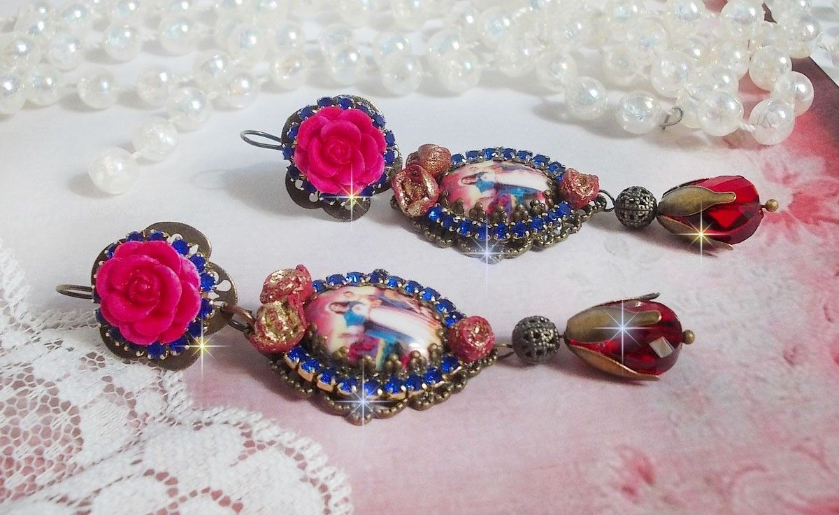 BO Maria och Jesus skapade med harts cabochons, röda facetterade päron och olika tillbehör.