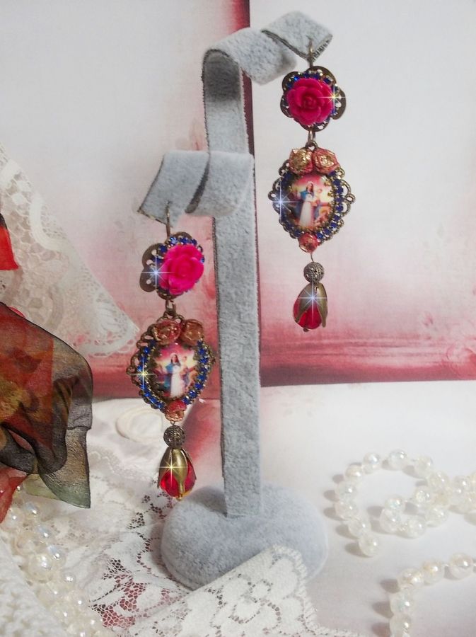 BO Maria och Jesus skapade med harts cabochons, röda facetterade päron och olika tillbehör.