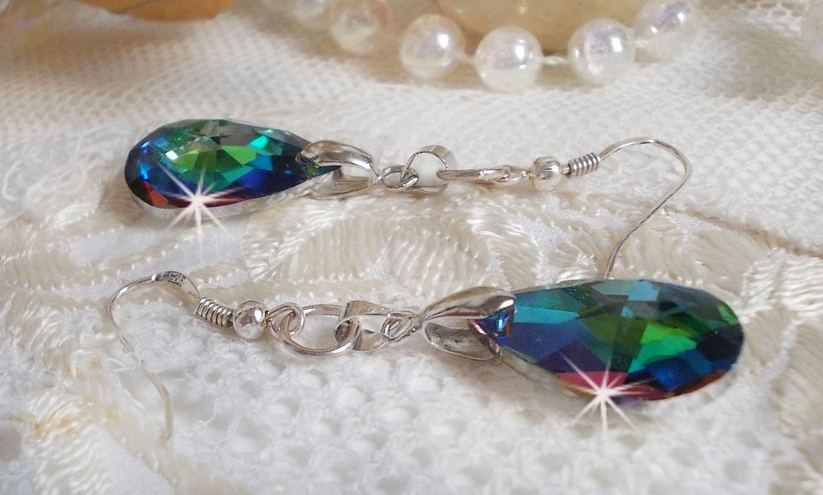 BO Merveilles Volcano avec des gouttes facettées et des bélières gaufrées de petit strass