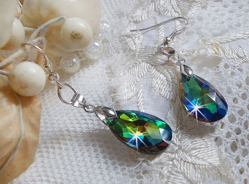 BO Merveilles Volcano avec des gouttes facett&eacute;es et des b&eacute;li&egrave;res gaufr&eacute;es de petit strass