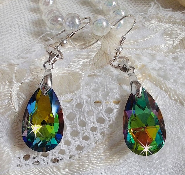 BO Merveilles Volcano avec des gouttes facett&eacute;es et des b&eacute;li&egrave;res gaufr&eacute;es de petit strass