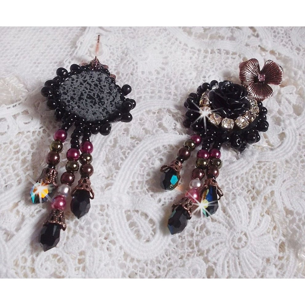 BO Midnight Daisy broderad med pärlpärlor, Swarovski kristaller, silver Crystal pärlor och Miyuki fröpärlor.