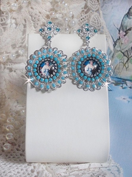 BO Moment de D&eacute;tente skapad med Vintage Dames f&ouml;rstoringsglas cabochons, Swarovski kristaller, st&auml;mplar och glasp&auml;rlor.