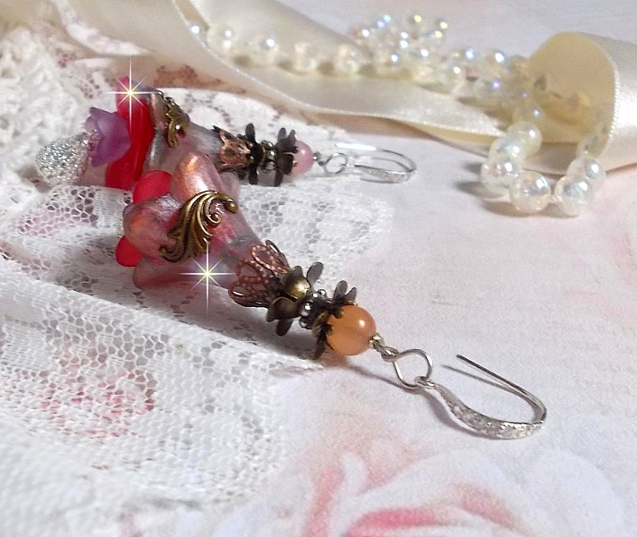 BO Myst&egrave;res d&rsquo;Antan mont&eacute;es avec fleurs r&eacute;sines, breloques gouttes, Quartz Rose et crochets argent 925