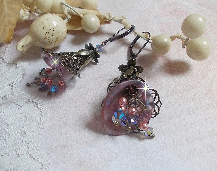 BO  Myst&egrave;res d&rsquo;Hollywood mont&eacute;es avec fleurs Arums peintes &agrave; la main, fleurs, calottes, couronnes, toupies, perles en verre et dormeuses chocolat