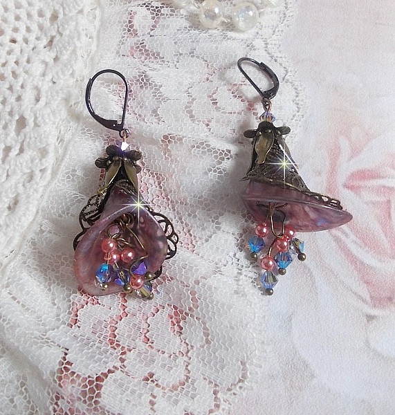 BO  Myst&egrave;res d&rsquo;Hollywood mont&eacute;es avec fleurs Arums peintes &agrave; la main, fleurs, calottes, couronnes, toupies, perles en verre et dormeuses chocolat