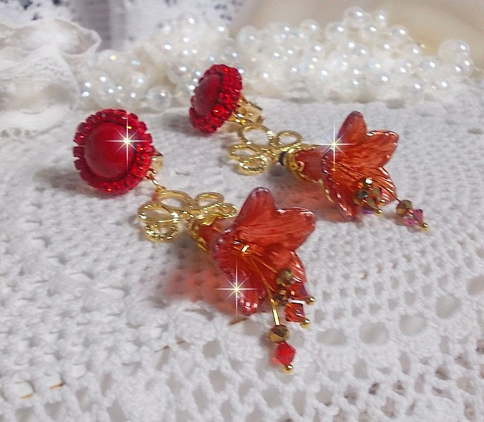 BO Myst&egrave;res D&eacute;clarations cr&eacute;&eacute;es avec des cristaux, perles et cabochons en verre, divers accessoires dor&eacute;s et plaqu&eacute; Or