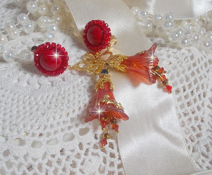 BO Myst&egrave;res D&eacute;clarations cr&eacute;&eacute;es avec des cristaux, perles et cabochons en verre, divers accessoires dor&eacute;s et plaqu&eacute; Or