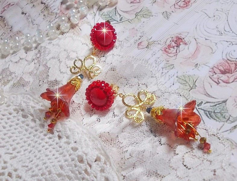 BO Myst&egrave;res D&eacute;clarations cr&eacute;&eacute;es avec des cristaux, perles et cabochons en verre, divers accessoires dor&eacute;s et plaqu&eacute; Or