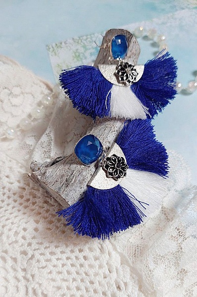 BO Navy Blue and White mont&eacute;es avec pompons, breloques &eacute;maill&eacute;es, puces argent 925/1000 et cristaux