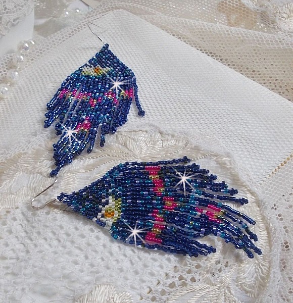 BO Vattenliljor skapade med Miyuki fr&ouml;plantor och Toho i bl&aring;tt, rosa, vitt, gult, orange och gr&ouml;nt.