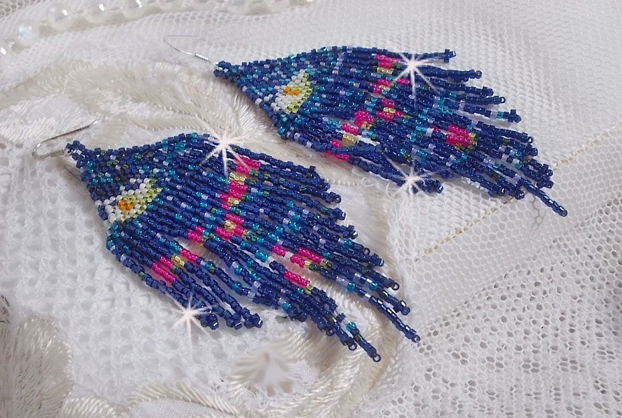 BO Vattenliljor skapade med Miyuki fr&ouml;plantor och Toho i bl&aring;tt, rosa, vitt, gult, orange och gr&ouml;nt.