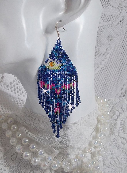 BO Vattenliljor skapade med Miyuki fr&ouml;plantor och Toho i bl&aring;tt, rosa, vitt, gult, orange och gr&ouml;nt.