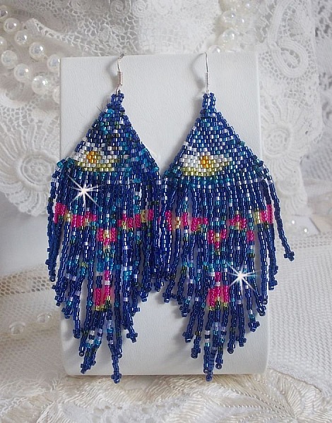 BO Vattenliljor skapade med Miyuki fr&ouml;plantor och Toho i bl&aring;tt, rosa, vitt, gult, orange och gr&ouml;nt.