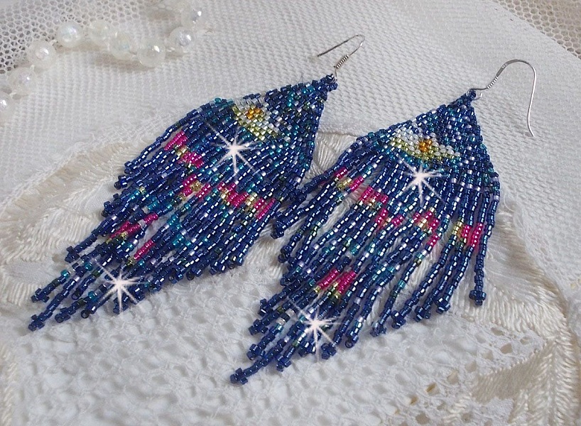 BO Vattenliljor skapade med Miyuki fr&ouml;plantor och Toho i bl&aring;tt, rosa, vitt, gult, orange och gr&ouml;nt.