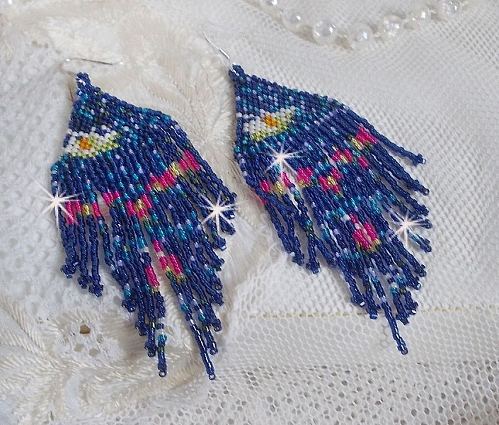 BO Vattenliljor skapade med Miyuki fr&ouml;plantor och Toho i bl&aring;tt, rosa, vitt, gult, orange och gr&ouml;nt.