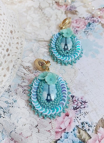 BO Parisienne brod&eacute;es avec cabochons r&eacute;sines, rocailles verres, sequins et clips en laiton