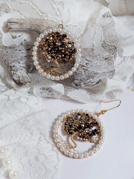 BO Perline Black Nacr&eacute; cr&eacute;&eacute;es avec pendentifs perles, rondes aplaties verres et crochets laiton