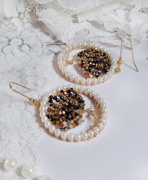 BO Perline Black Nacr&eacute; cr&eacute;&eacute;es avec pendentifs perles, rondes aplaties verres et crochets laiton