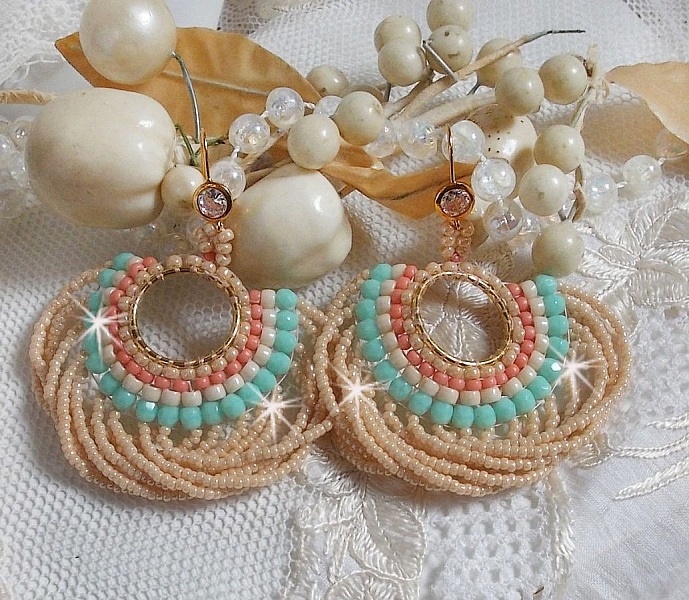 BO Ronde de Perles skapad med rocailles och glasfasetter fr&aring;n Boh&egrave;me