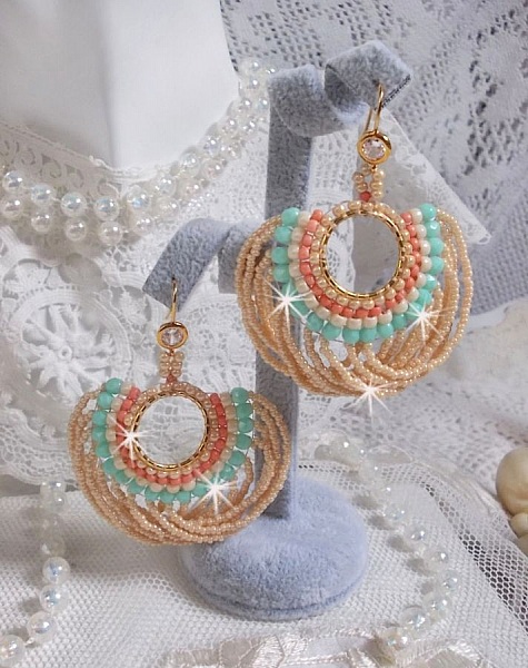 BO Ronde de Perles skapad med rocailles och glasfasetter fr&aring;n Boh&egrave;me