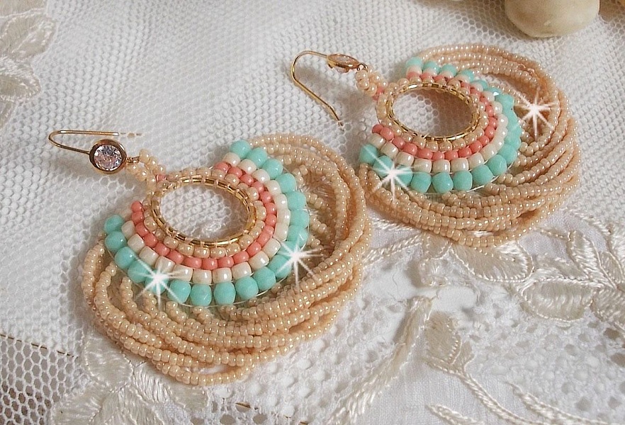 BO Ronde de Perles skapad med rocailles och glasfasetter fr&aring;n Boh&egrave;me