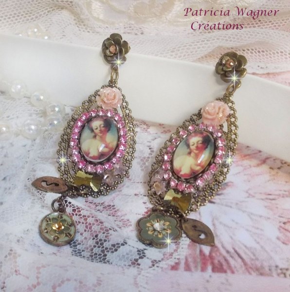 BO Rosalene skapad med kristaller, hartsblommor, berlocker och olika material. 