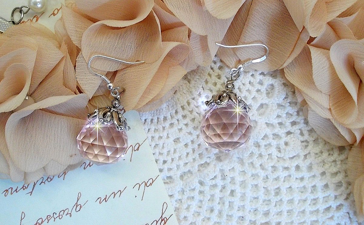 BO Rose Irisée med Swarovski-kristallkulor och öronkrokar i 925/1000 silver