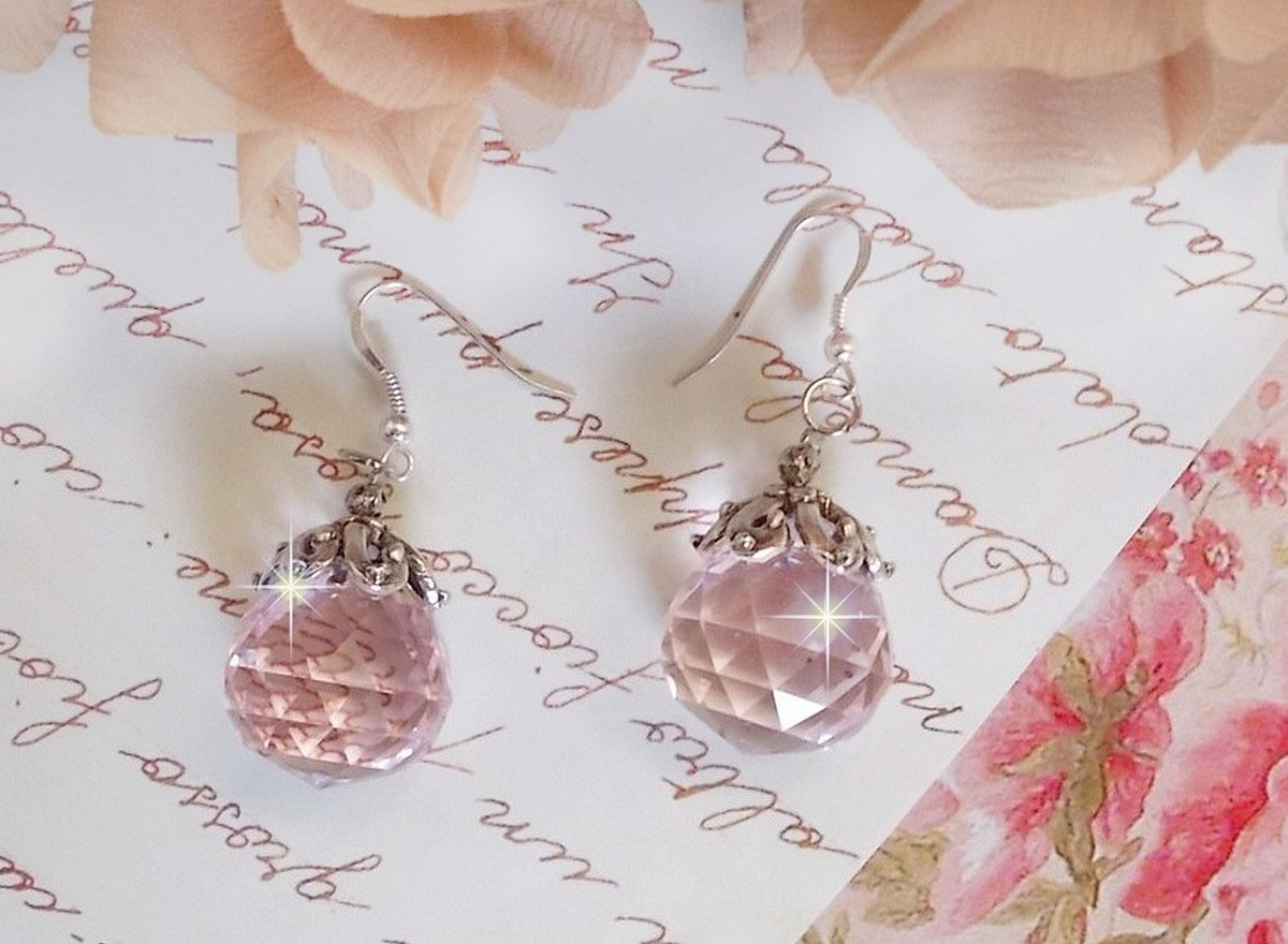 BO Rose Irisée med Swarovski-kristallkulor och öronkrokar i 925/1000 silver