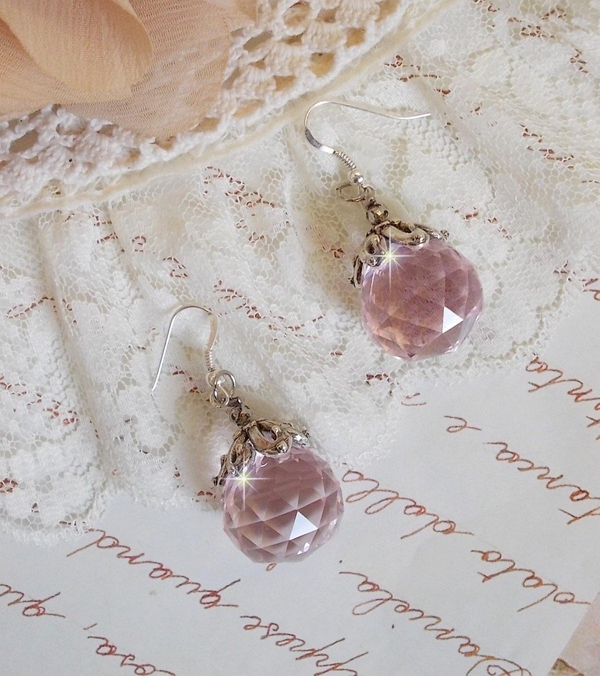 BO Rose Irisée med Swarovski-kristallkulor och öronkrokar i 925/1000 silver