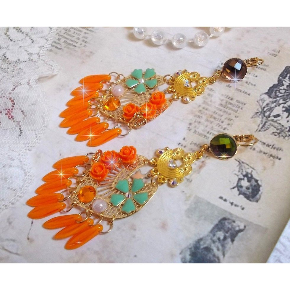 BO Roseraie Orange Roses skapad med Swarovski crystal rhinestones och cabochons, blommor, orange dolkar, glas cabochons och kvalitetstillbehör.