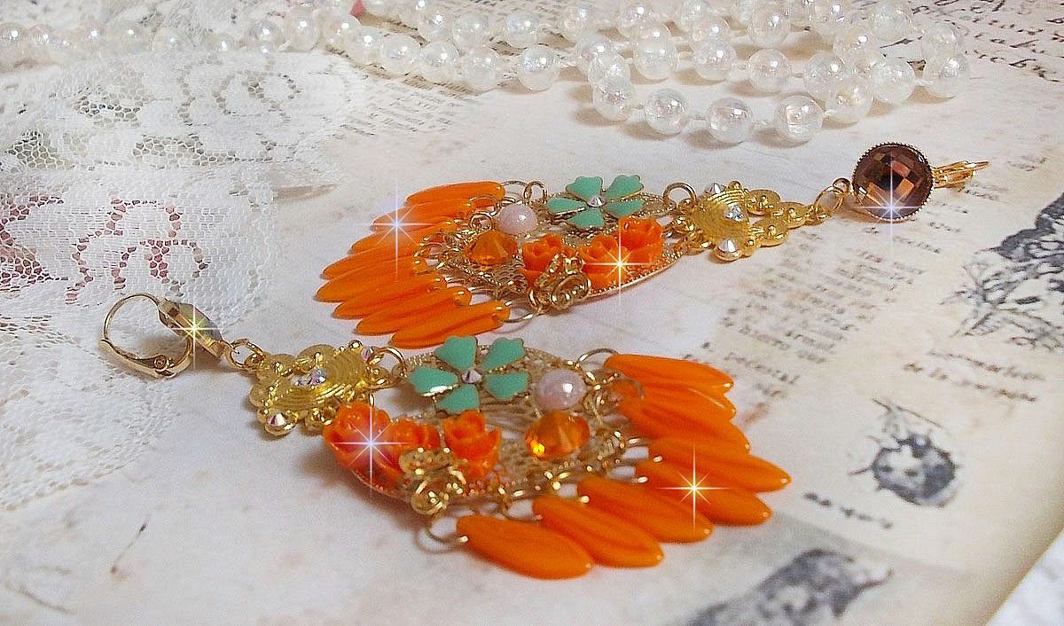BO Roseraie Orange Roses skapad med Swarovski crystal rhinestones och cabochons, blommor, orange dolkar, glas cabochons och kvalitetstillbehör.