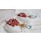 BO Rubies broderade med Sawarovski-kristaller, pärlpärlor, filigranstämplar och 14 karat guldfyllda öronkrokar.