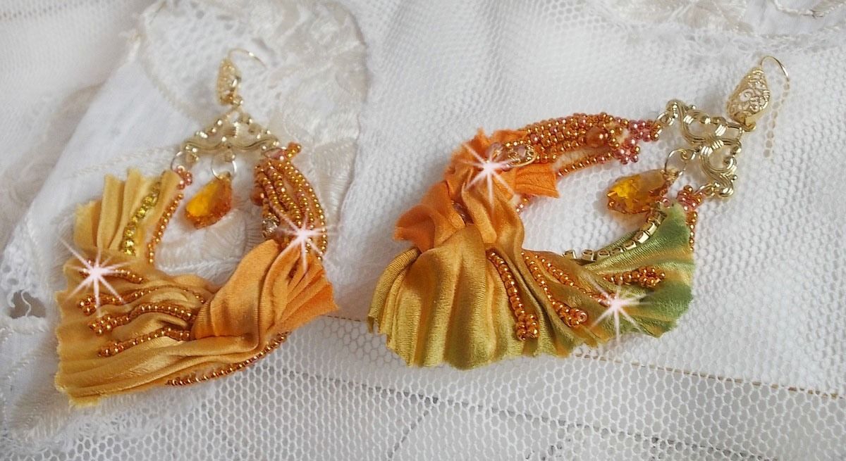 BO Rumba broderad med Swarovski-kristaller, facetter, pärlor och distanser på ett sidenband (Shibori)