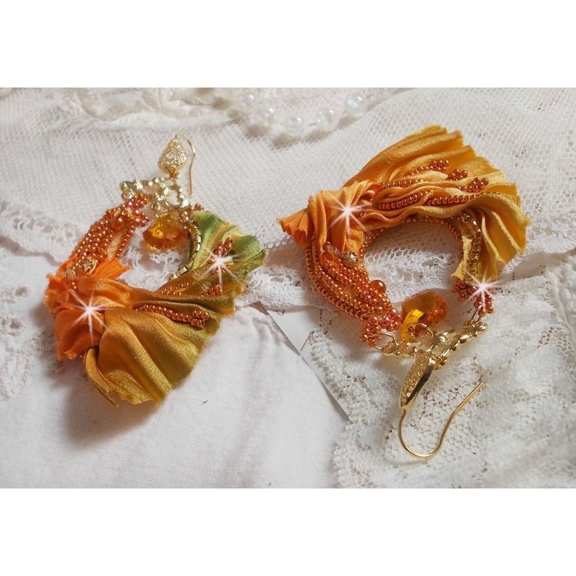 BO Rumba broderad med Swarovski-kristaller, facetter, pärlor och distanser på ett sidenband (Shibori)