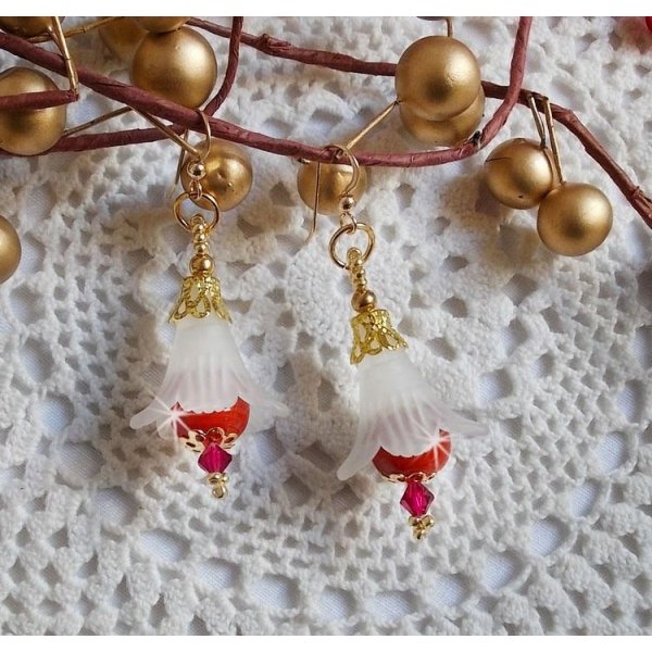 BO Secret Oriental med keramiska pärlor och Lucite blommor och 14 karat guldfyllda öronkrokar.