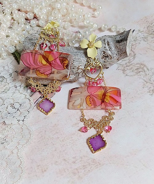 BO Soie de R&ecirc;ves cr&eacute;&eacute;es avec perles acryliques, intercalaires, pendentifs &eacute;poxy et puces m&eacute;tal 