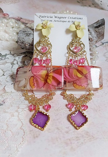 BO Soie de R&ecirc;ves cr&eacute;&eacute;es avec perles acryliques, intercalaires, pendentifs &eacute;poxy et puces m&eacute;tal 