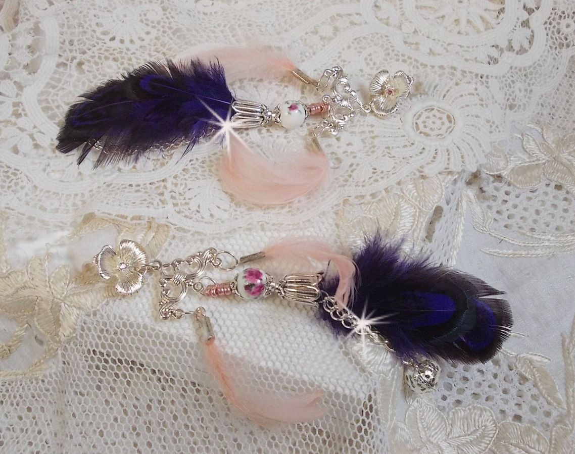BO Tendre Purple avec des cristaux de Swarovski, des plumes et des perles en porcelaine