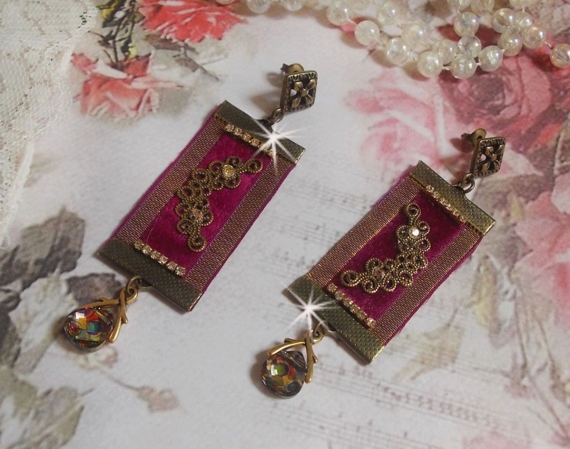 Vintage Arabesque BO skapad med Bordeaux flätor, Swarovski kristaller och vackra accessoarer. 