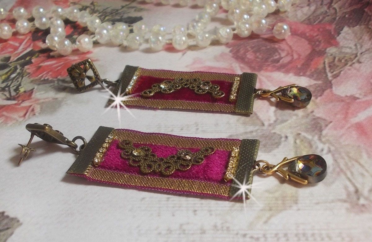 Vintage Arabesque BO skapad med Bordeaux flätor, Swarovski kristaller och vackra accessoarer. 