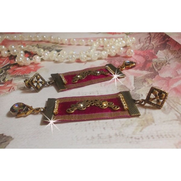 Vintage Arabesque BO skapad med Bordeaux flätor, Swarovski kristaller och vackra accessoarer. 