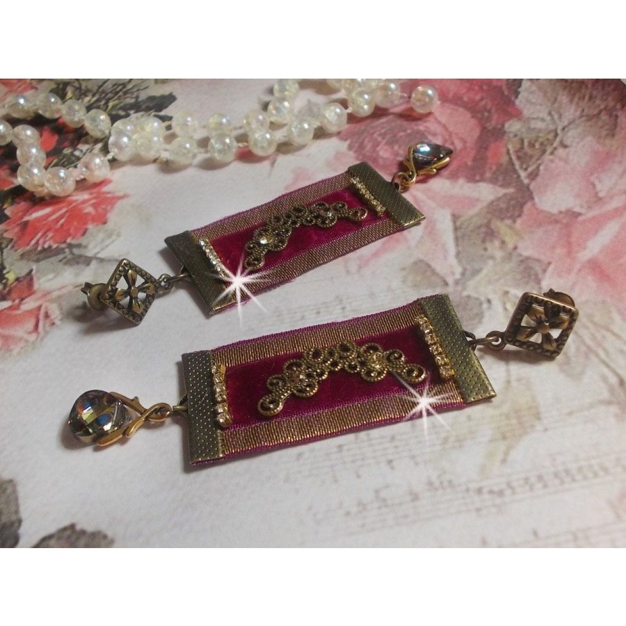 Vintage Arabesque BO skapad med Bordeaux flätor, Swarovski kristaller och vackra accessoarer. 