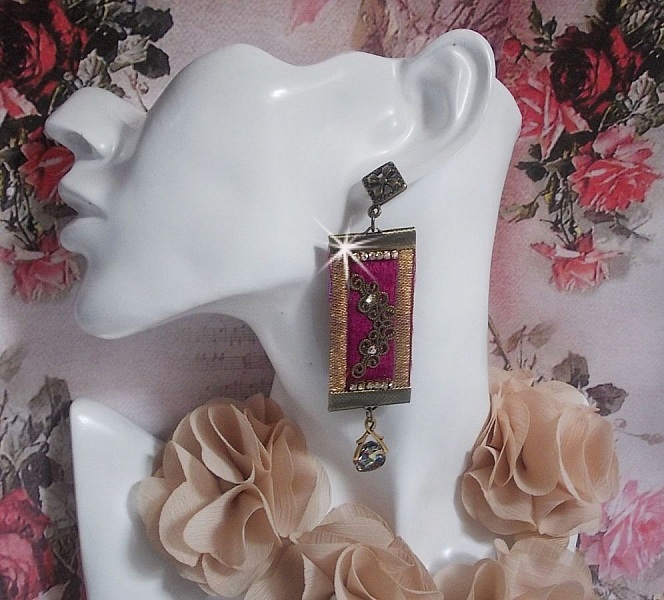 Boucles d'oreilles vintage bordeaux et or avec cristaux Swarovski.